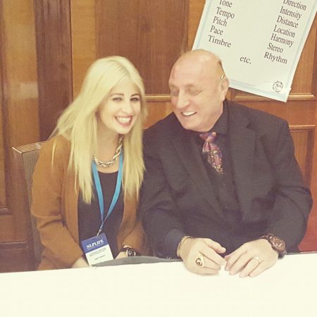 ספיר זיסמן וד"ר רי'צרד בנדלר מפתח שיטת ה-NLP
(לונדון)